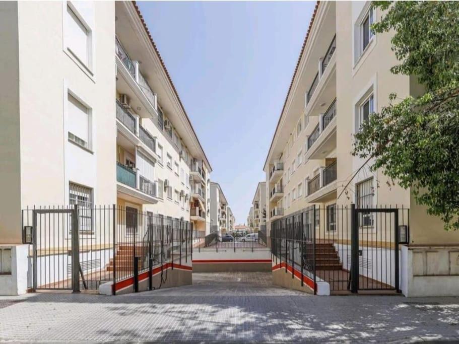 Alojamiento Con Piscina Y Parking En Sevilla La Algaba Exterior foto